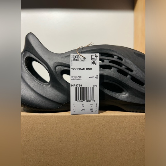 Yeezy Foam Runner Kids “Onyx” (2022) - Picture 6 of 6